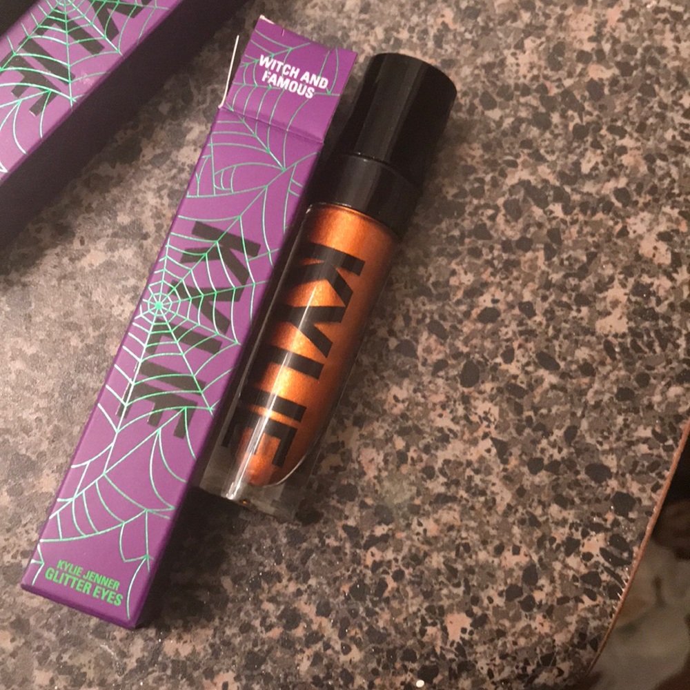 Kylie Cosmetics Glitter Eyes - Witch & Famous